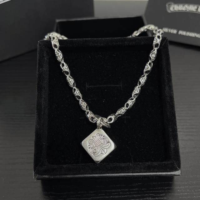 is so cool. The latest model of Chrome Hearts is not explosive. Factory direct s