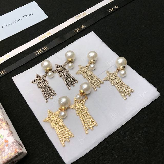 New arrival Dior latest style pearl stud earrings, brass material, hot style, un