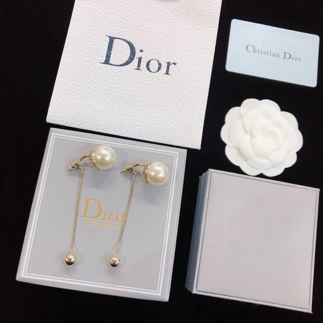 Dior Cd popular pearl earrings original authentic creation consistent authentic
