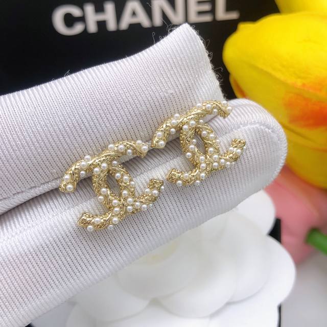 No. Xed0083 Ch Nel Classic Double C Millet Pearl Earrings with Twisted Pearls Ex