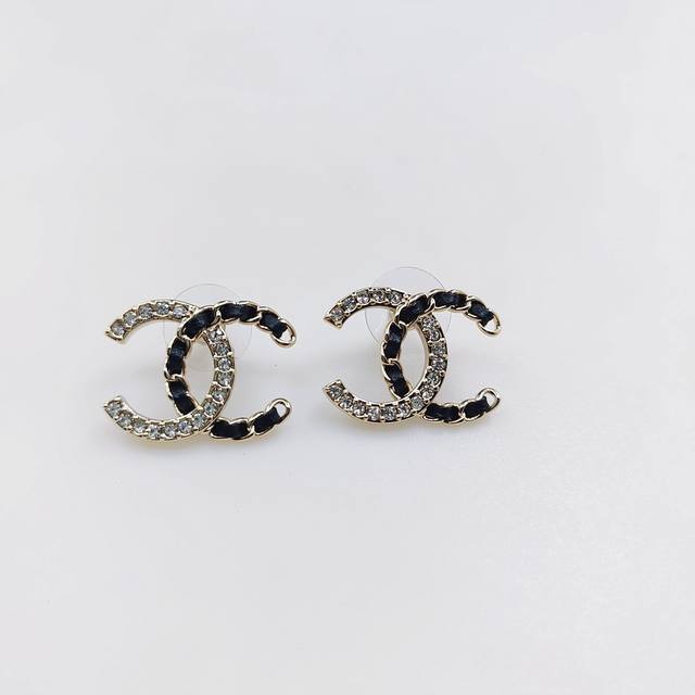 Chanel latest black diamond Cc earrings consistent with Z batch brass material