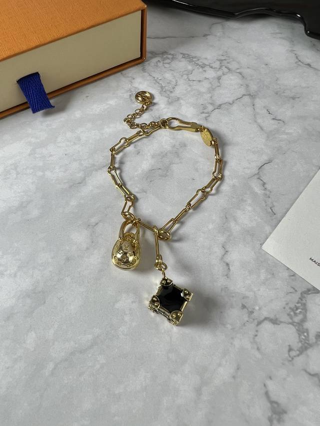 bracelet, necklace. Lv luggage series bracelet, necklace