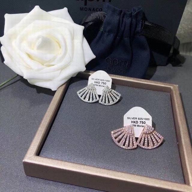 A batch M Monaco fan-shaped earrings for women, purchasing version A batch M sma