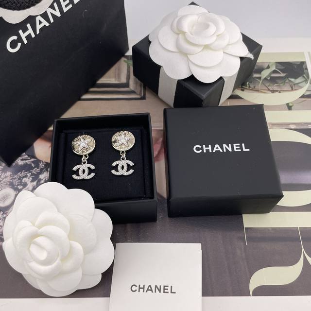 We produce the fragrant star coin silver C stud earrings Z 6100! For large quant