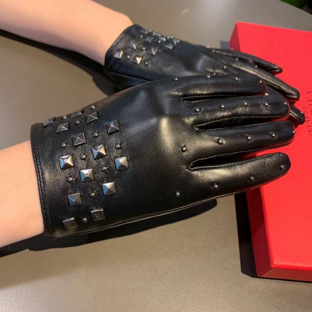 2025 new exclusive Valentino touchscreen women's gloves. Original quality, synch