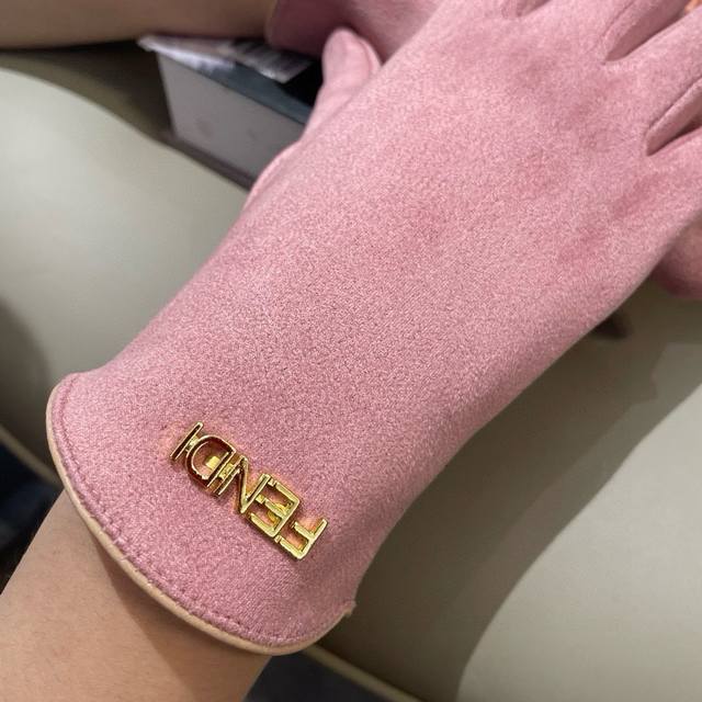 Fendi2025 autumn and winter cashmere gloves are worth comparing the same style w