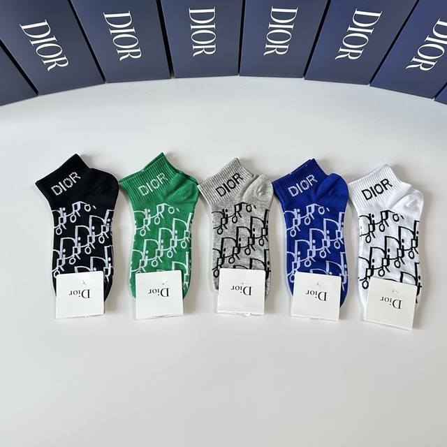 Special counter packaging Dior's new mid-short stacked socks! Five pairs per box