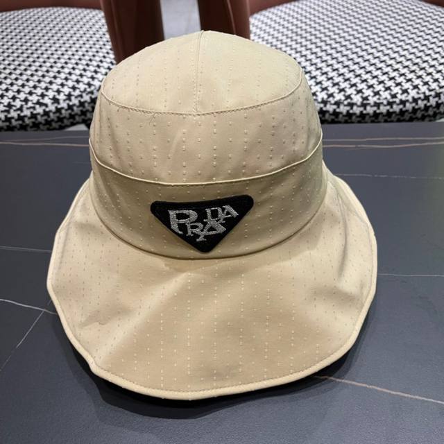 Prada 2025 new triangle logo sunshade bucket hat ~ simple and elegant beach styl