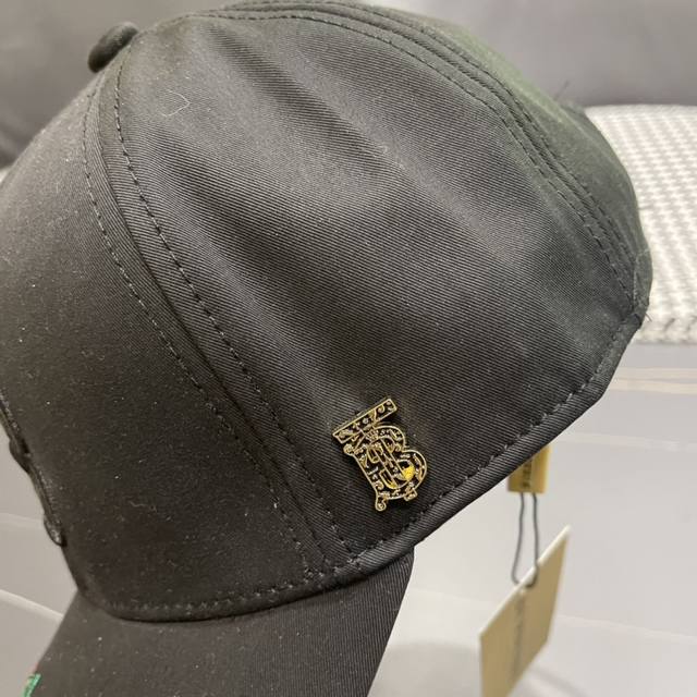 Burberry's new classic baseball cap, a bucket hat with a high-end feel from a bi