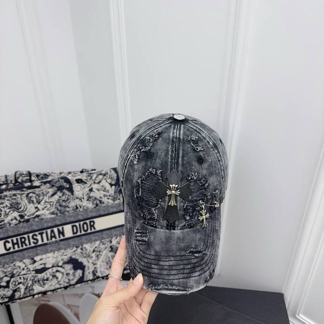 Run VolumeChrome Hearts ~ New Arrival! Heavy-duty design, a must-have for fashio