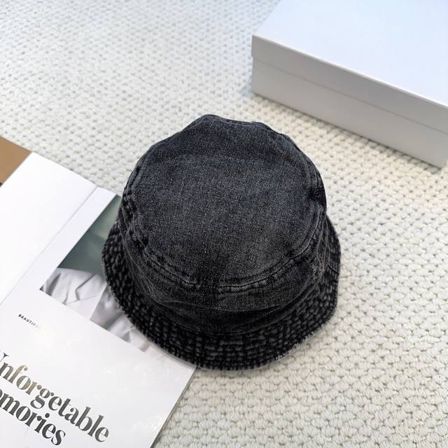 Diesel Diesel washed denim bucket hat is a must-have for going out and is easy t
