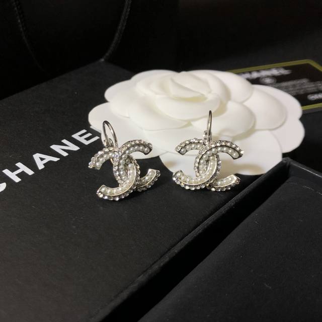 Purchasing level Chane* Chanel early autumn pearl earrings counter brass materi