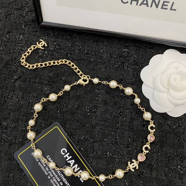 Chanel necklace hot-selling new models Chanel pink heart letter pearl Chocker n