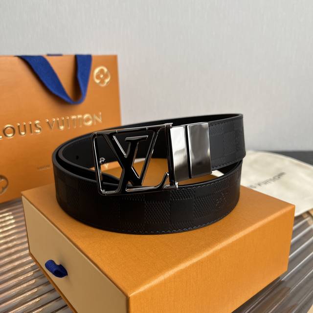LV men's belt, a small piece that enhances your wardrobe. DDD. Width: 3.5cm. Mad