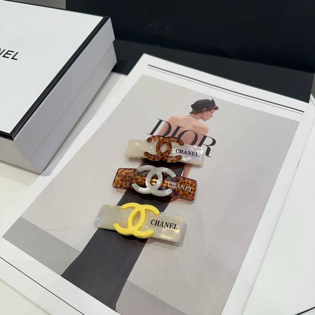 with box single Chanel Chanel's latest small spring clip, simple and practical,