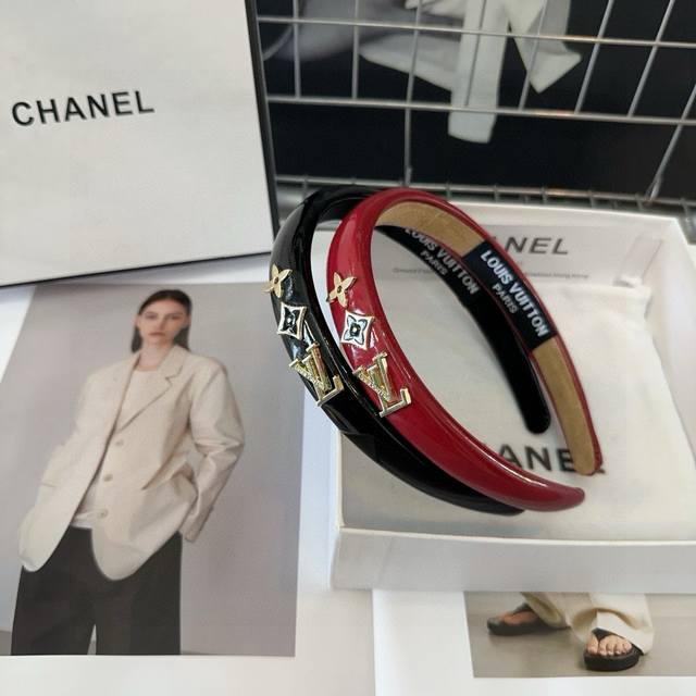 Comes with packaging boxLouis Vuitton Louis Vuitton's new headband, simple and