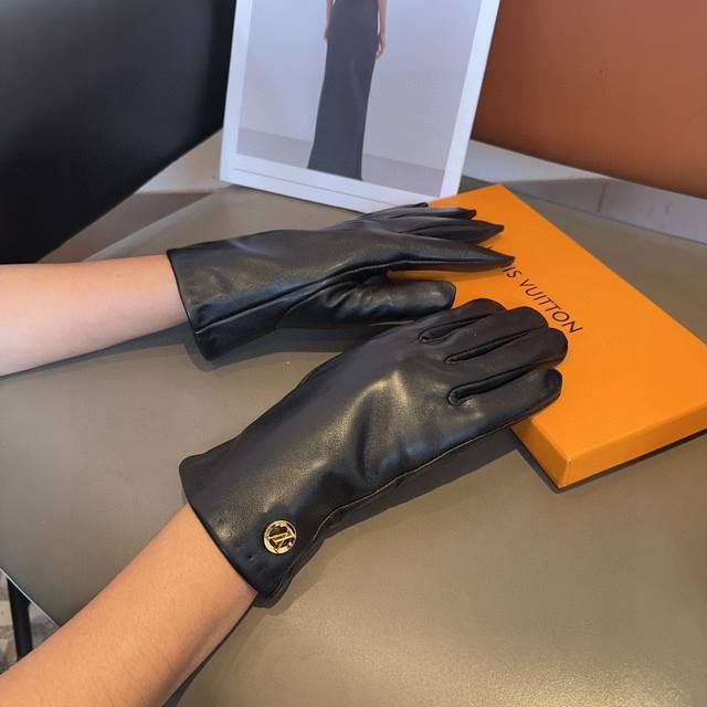 Lv sheepskin gloves, fashionable gloves, warm and velvet lining in autumn and wi