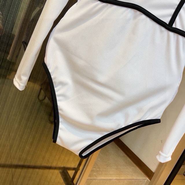 Chanel one-piece swimsuit is suitable for a variety of occasions.