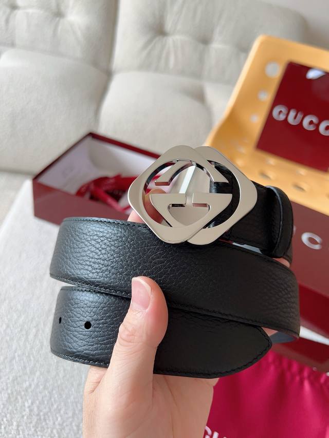 Gucci accessories constantly reinvent classics, reimagining the House's heritage