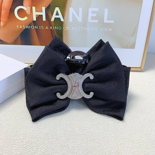 Celine Celine Celine hairpin Arc de Triomphe diamond-studded large logo bow clip