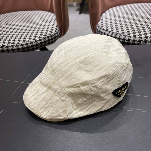 Prada 2025 Spring and Summer Lightweight Breathable Forward Cap Fashion Retro Pe