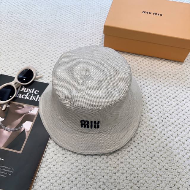I bought my favorite hat at Miu. The bucket hat is the best way to tell whether