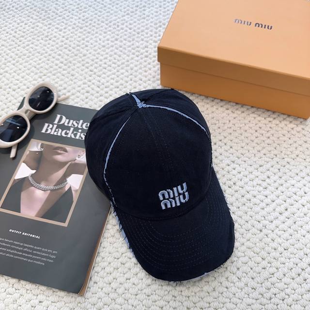 comes with a dust bag. Miumiu Miu high-end new order-made embroidered baseball