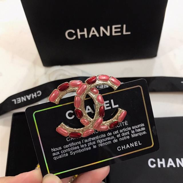 Chanel Chanel early spring new brooch fashionable accessories, good style is not