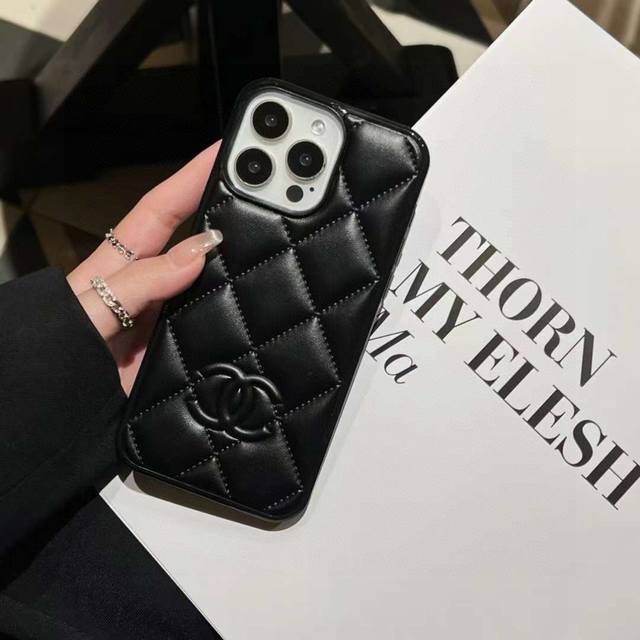 Chanel mobile phone case with diamond-shaped small Chanel style leather label, P