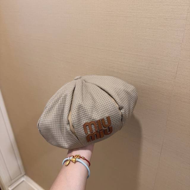 Miumiu high-end beret must-have design fabric for autumn and winter! DDD