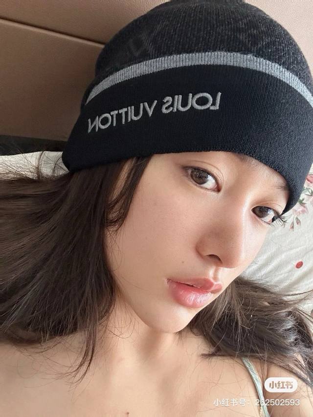 Lv Louis Vuitton new knitted hats for men and women DDD