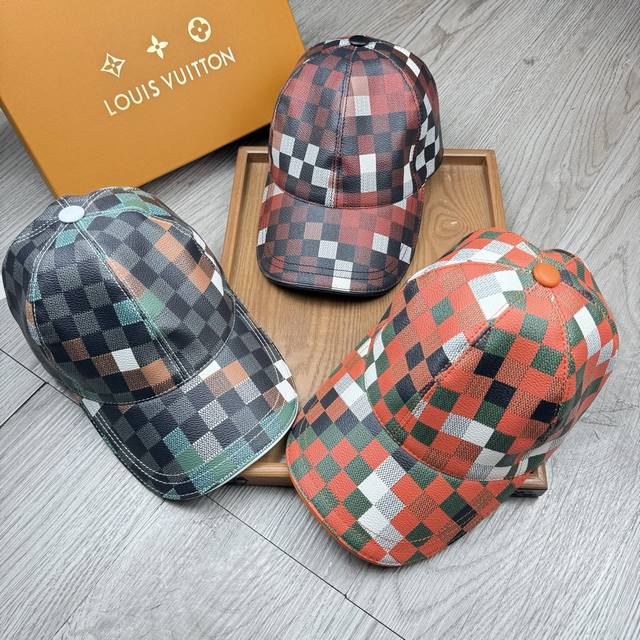L. Checkerboard leather hat, the latest model with superb quality! Stylish and t