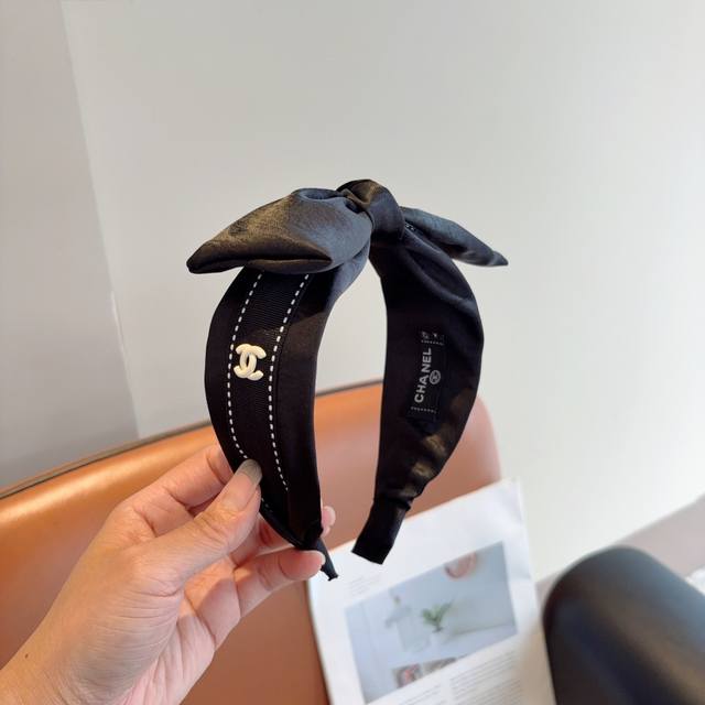 with packaging Chanel Chanel new satin small bow headband, retro headband, popu