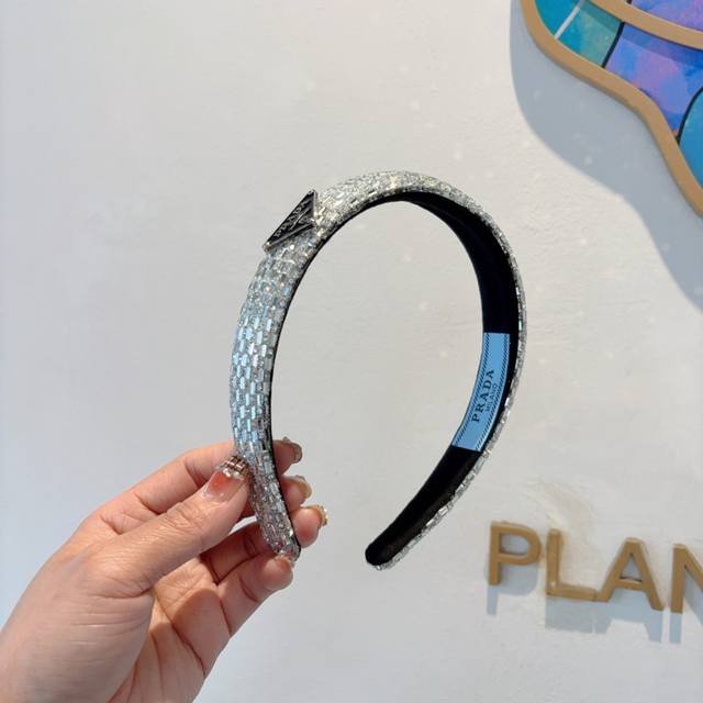 with packaging Prada Prada's new European and American trendy diamond headband,