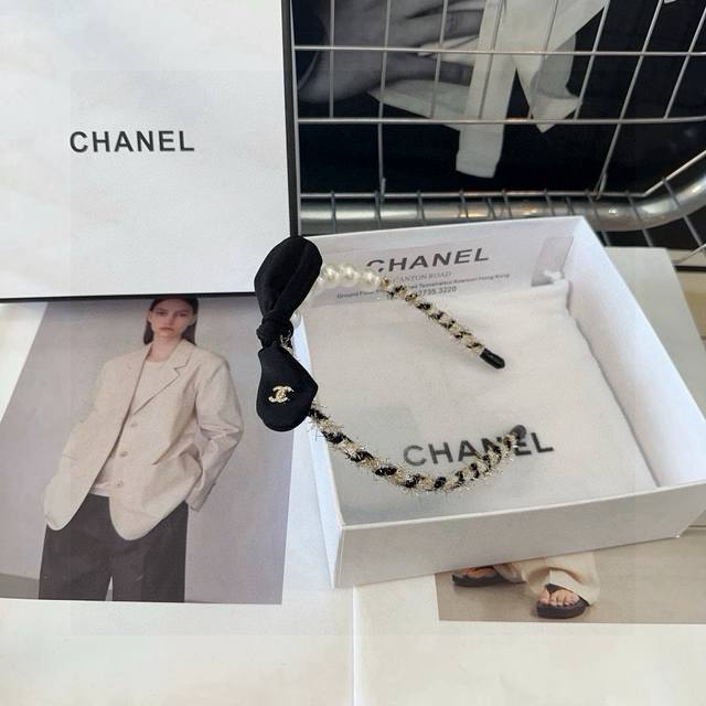 Comes with box Chanel's latest small headband, simple and practical, fashionabl