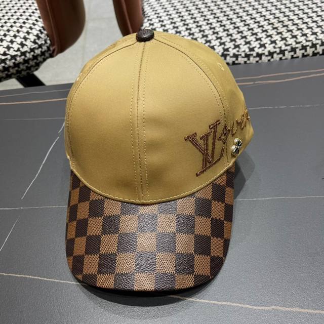 Lv Louis Vuitton original embroidered baseball cap counter hot sale, lightweight