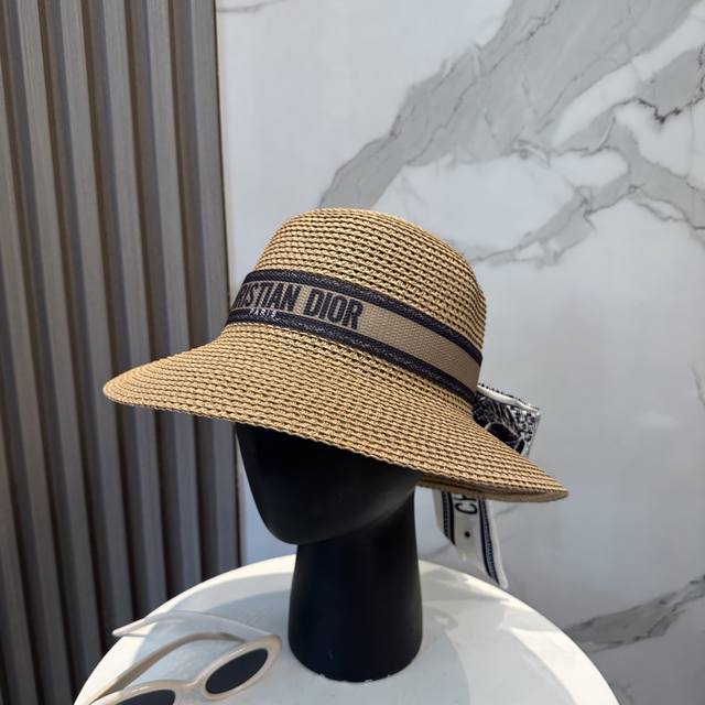 Dior Dior's popular woven straw hat with details, simple and generous, a versati