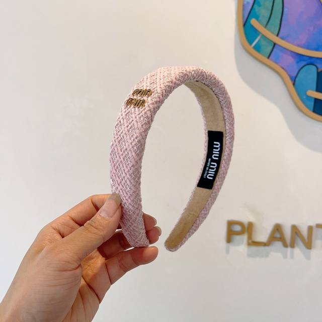 with packaging Miumiu Miu Miu new handmade headband, original goods, simple and