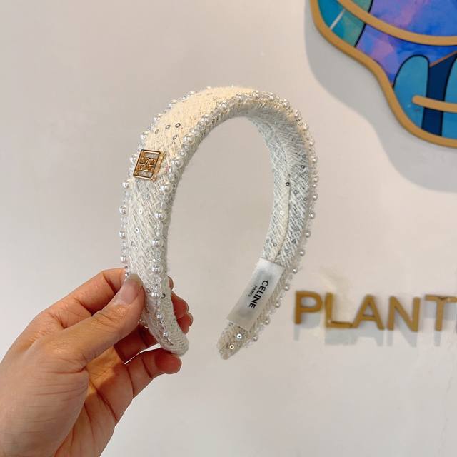 with packaging Celine Korea's new small fresh pearl headband, comfortable and s