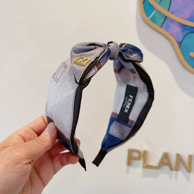 with packaging Fendi Fendi's hottest new bow letter headband, retro headband, s