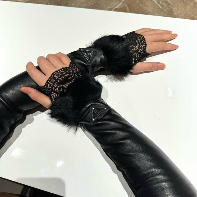 Chanel women's popular fingerless long sleeve gloves. Imported original leather,