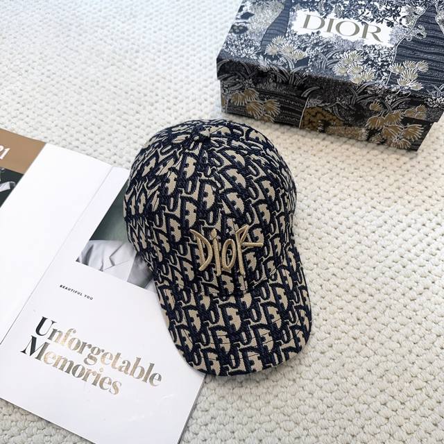 Dior new original embroidered baseball cap, full of retro charm, a popular new c