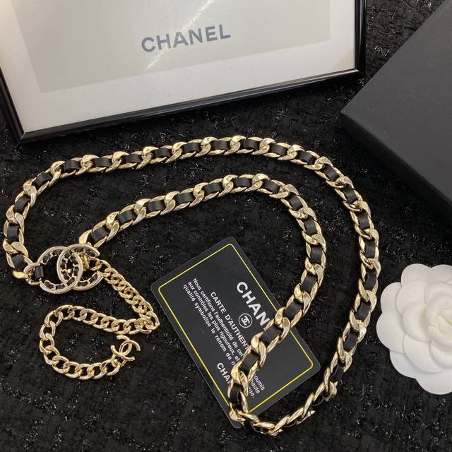 Chanel waist chain is hot! Vintage girls, have you got the black and gold waist