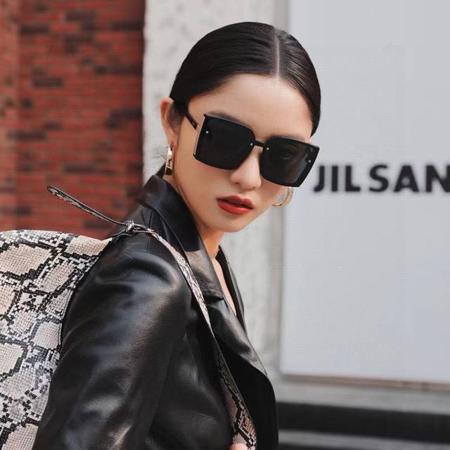 Dior's new spring trendy square-frame sunglasses, high-quality and comfortable t