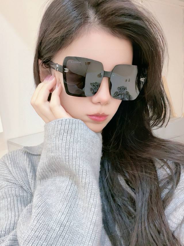 Chanel's new 2025 spring sunglasses have attracted many internet celebrities. T