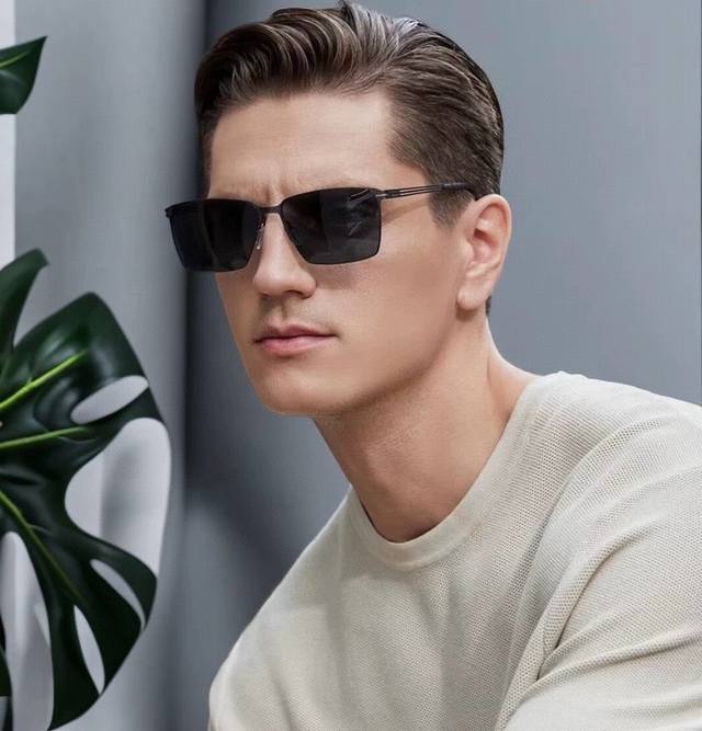 Gucci 2025 new men's and women's couple's sunglasses, polygonal, IP-plated, neve