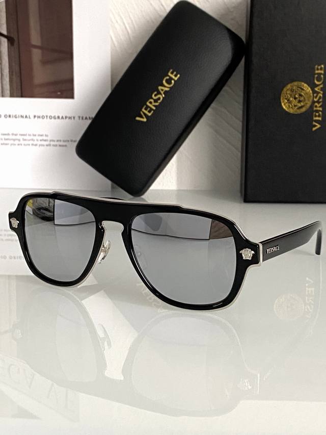 Versac* Model: 2199 Size: 56 ports 18-145 DDD