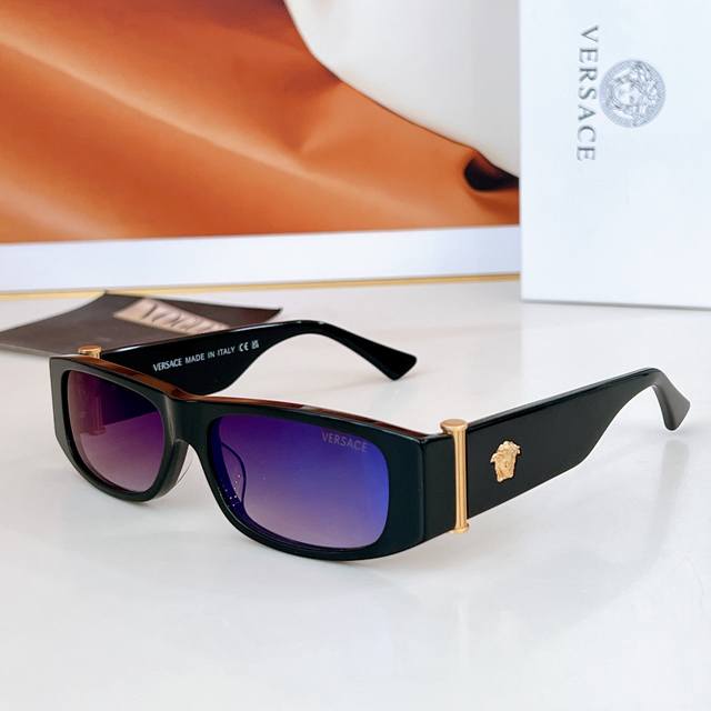 Versac* Model: 4476-U Size: 55 ports 16-135 DDD