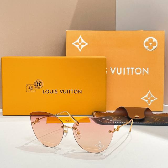 Louis Vuitto*Model