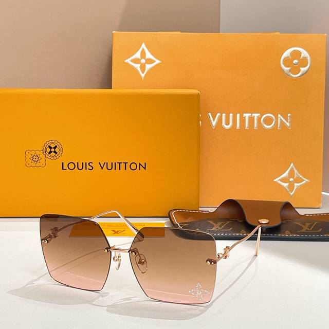 Louis Vuitto*Model